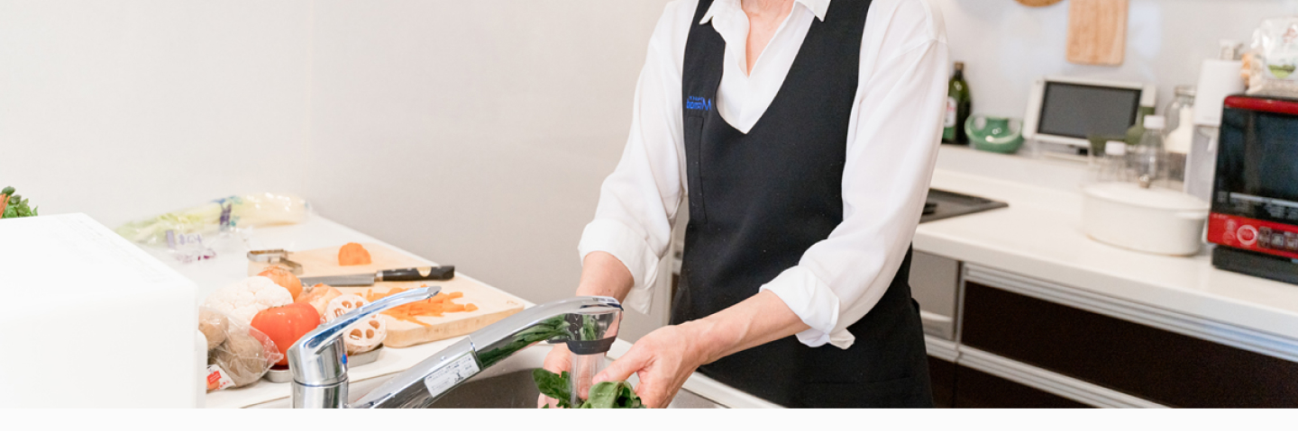 家事代行サービスのアールメイドスタッフ3人が写った画像