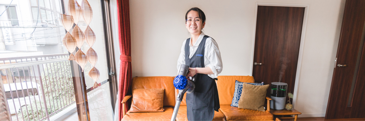 家事代行サービスのアールメイドスタッフ3人が写った画像